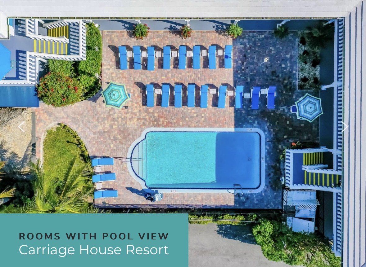 Rooms with pool view at the Carriage House Resort